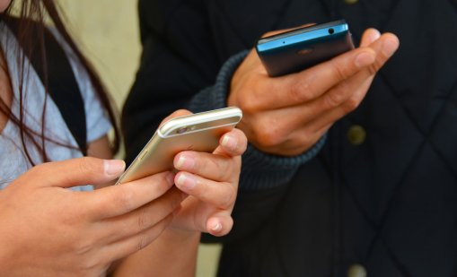 Пандемията на 21 век: Едно поколение расте с таблет в ръка и все по-трудно говори