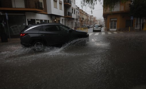 Силни бури в Испания, един човек е загинал, а двама се издирват