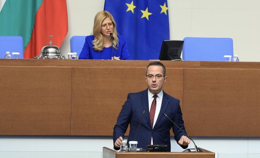 Тежък лобизъм, дългово робство... Управляващи и опозиция е спор за бързите кредити 