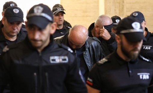 Обвинените за подкуп от шофьори на Роби Уилямс излязоха за концерта на Род Стюарт