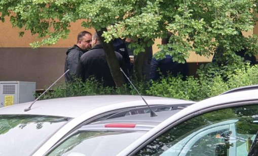 Трагедията в Благоевград: Теглилки за дрога намерени в апартамента на 17-годишното момче