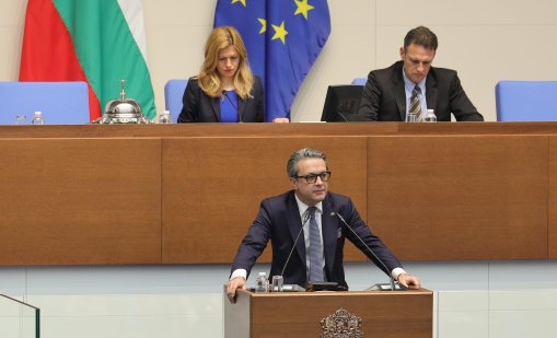 Биков: Радев е станал рекламно лице на големите магазини 