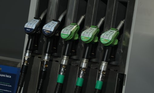 С 20 цента по-евтино: Българи зареждат масово гориво в Турция 