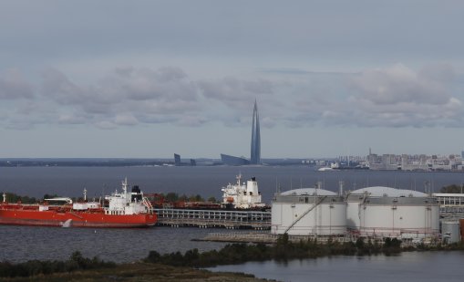 САЩ може да отменят още санкции срещу руския петрол
