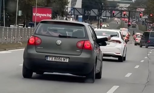 По примера на Стоян Колев: Мъж размаха пистолет от кола във Варна ВИДЕО