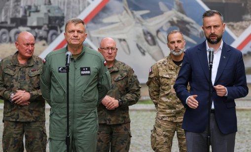 Полша вдигна бойни самолети заради руски дронове