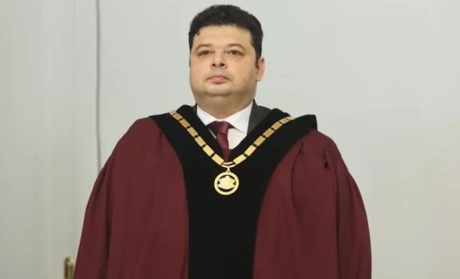 Конституционен съдия: Ако всички от "домовата книга" откажат, премиер остава Желязков