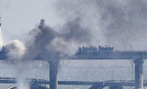 Украйна разруши кримски мост, унищожи 50 руски военни машини