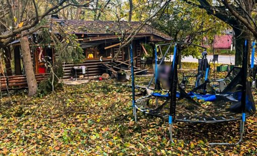 Руска атака с дрон отне живота на шестима души, сред които три деца, в селски парк в Харковска област