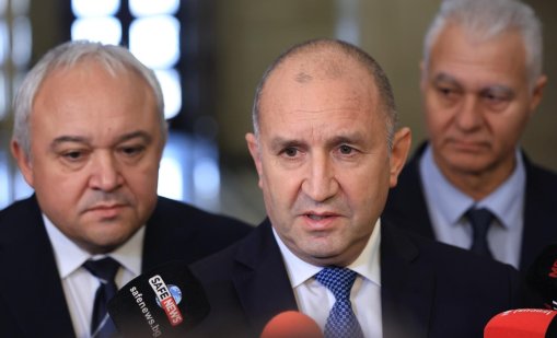 Радев: Френски самолет засече дроновете половин час преди удара 