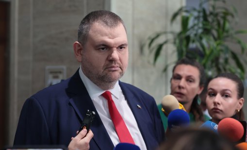 Пеевски към Терзиев: Да отвори паркинга на “Св. Александър Невски” за хората