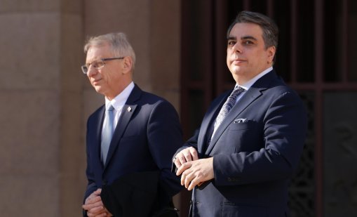 Асен Василев успокоява: Няма риск за пенсиите с удължителния бюджет