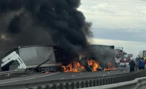 Загинал е един от шофьорите при зверската катастрофа между ТИР-ове на Северната тангента