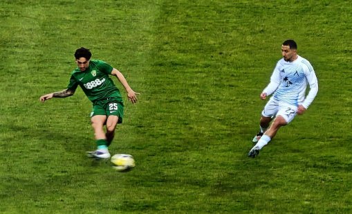 Левски би Берое и запази 9 точки пред Лудогорец