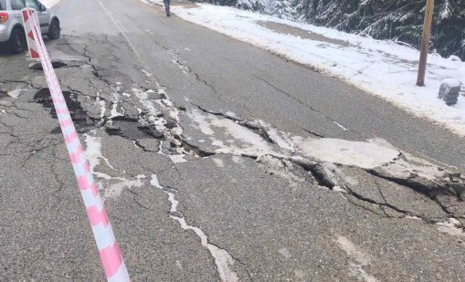 Пътят Смолян &ndash; Пампорово е затворен за движение заради пропадане