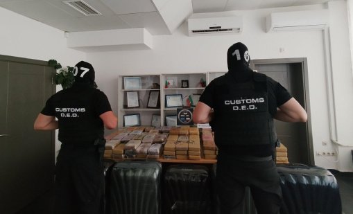 Дипломатът от Конго, обвинен в наркотрафик на кокаин, остава в ареста 