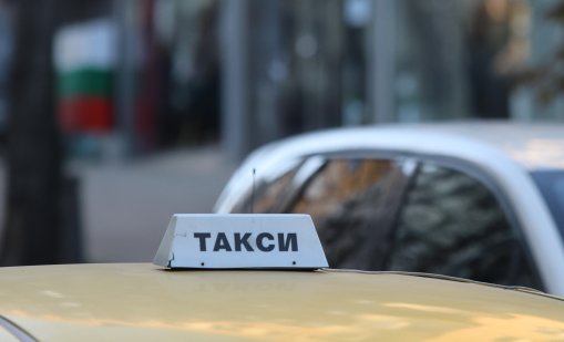 Туристи броят по 70 евро за такси от Слънчев бряг до Летище Бургас 