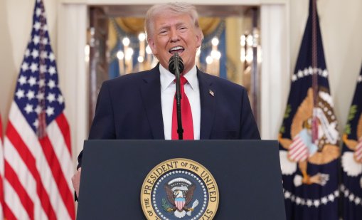 Тръмп се подигра на Стармър, осмя британските &bdquo;развалени самолетоносачи&ldquo; 