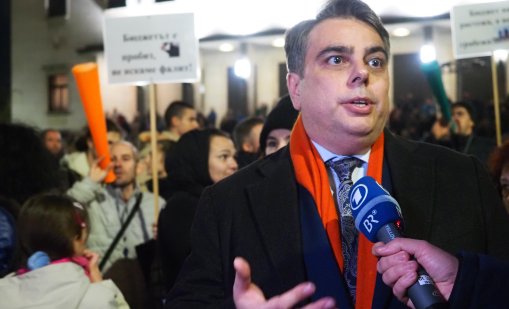 Асен Василев с призив към Борисов: Оттеглете този бюджет, не взривявайте страната