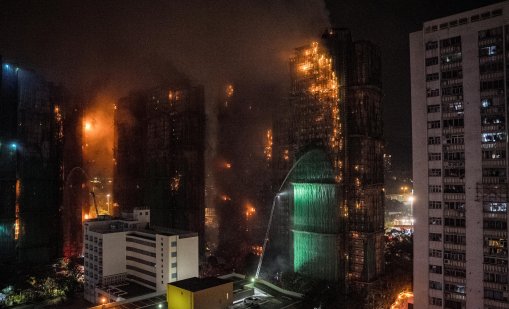 Загиналите при пожара в Хонконг са вече 36, 279 души остават в неизвестност