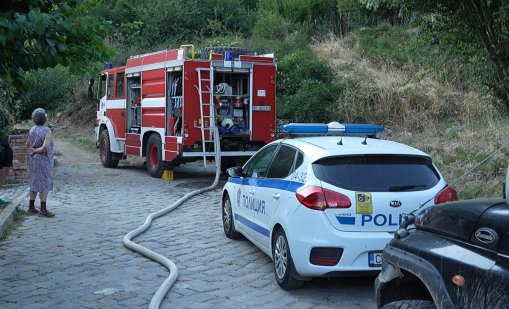  Около 600 пожарникари са на терен в битка с пожарите, обхванали страната