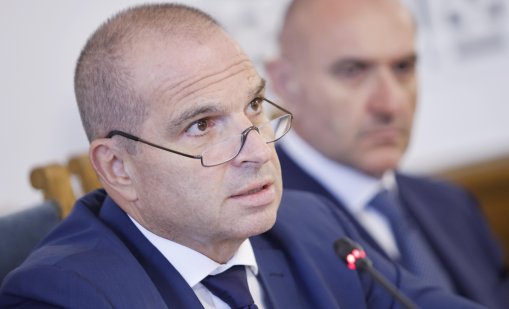 800 евро поискали служителите на ИААА от шофьорите на Роби Уилямс, уволнени са