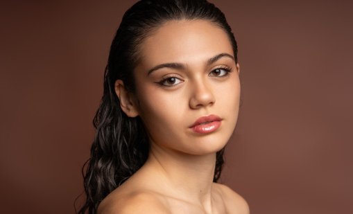 Kафявата очна линия е най-актуалната тенденция в красотата и грима за 2026