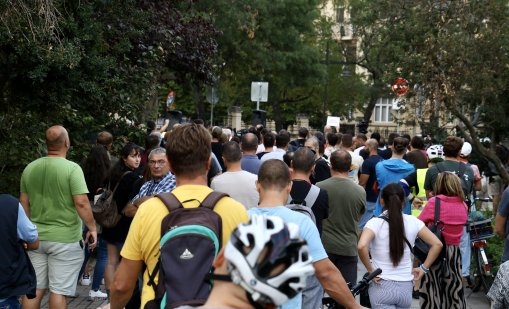 Протест в София срещу полевите тестове за наркотици 