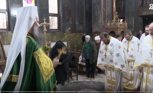 В храмовете продължават празничните служби за възхвала на Спасителя