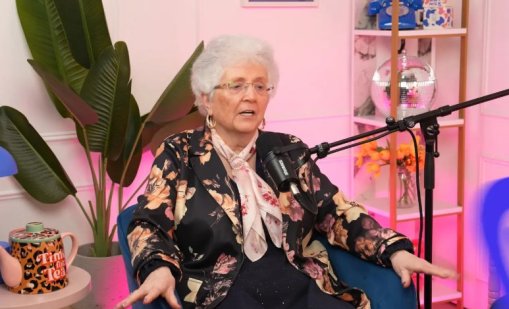 Историята на Керълайн Вий: Да станеш ескорт на 64 години след 40 г. въздържание