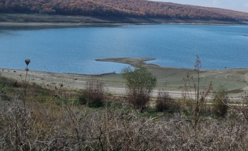 Турист е паднал от джет в язовир Доспат, водолази издирват тялото му