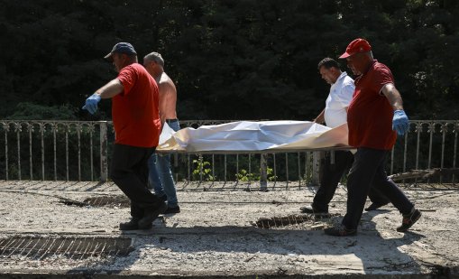Осем цивилни загинаха след руска атака на жп гара до Киев СНИМКИ