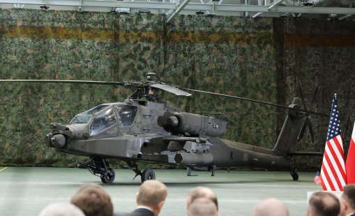Ново военно споразумение: Полша и Lockheed Martin за Apache