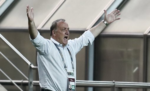 Дик Адвокаат ще стане най-възрастният треньор на световно по футбол