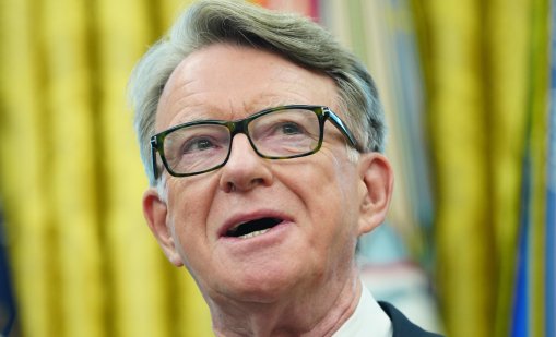 Арестуваха бившия британски посланик в САЩ Питър Манделсън за връзки с Епстийн