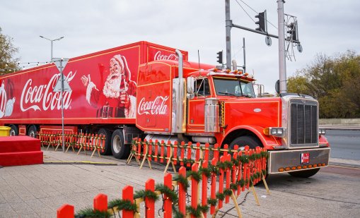 След турне в 16 града: Коледният камион на Кока-Кола финишира в София с тридневни събития