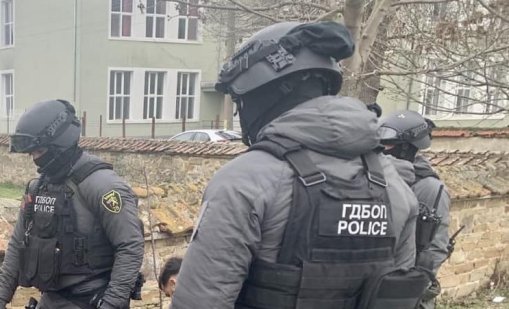 Задържаните за фалшивите 1,2 млн. евро вече са петима