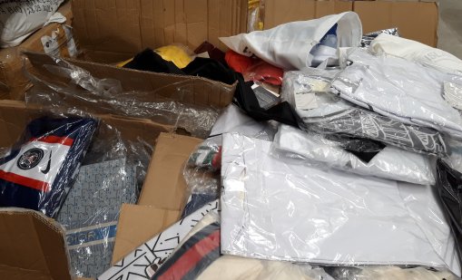 Задържаха над 20 000 стоки с лого на защитени марки на "Капитан Андреево"