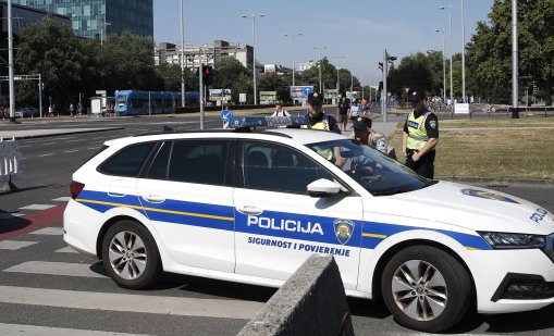 Скандал в Хърватия: Трима полицаи правили секс в служебна кола с една и съща колежка