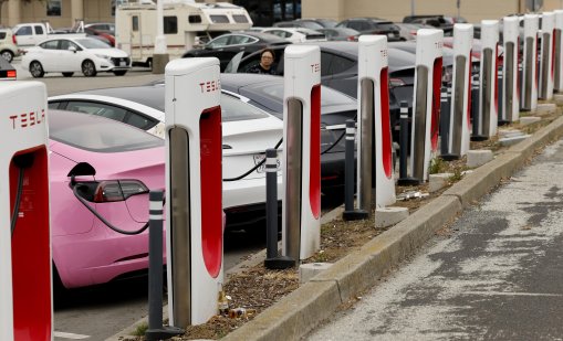 Собственици на Tesla във Франция съдят компанията, Мъск развалял имиджа им 