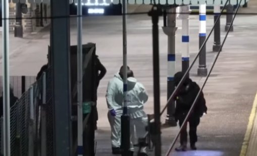 Има двама задържани за атаката с нож във влак в Англия