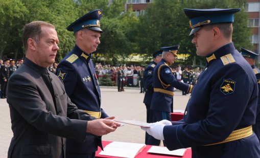 Медведев поиска "нов Нюрнберг" за действията на украинските сили