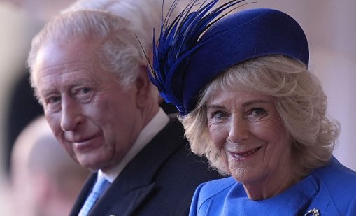 Вижте коледната картичка на крал Чарлз и кралица Камила