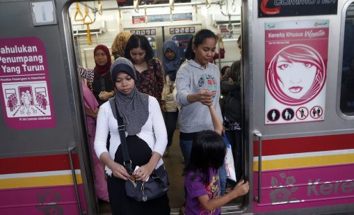 Във Франция поискаха вагони само за жени, обществото обаче не е съгласно 