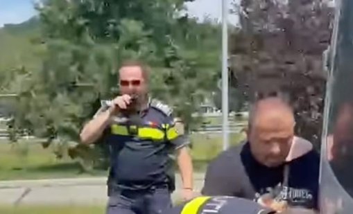 Румънски полицаи свалиха номерата на българин, той стана за смях в мрежата ВИДЕО