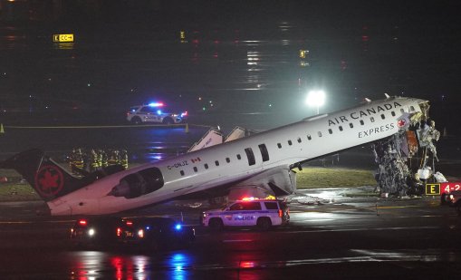 В кадър: Катастрофата между самолет и пожарна в Ню Йорк