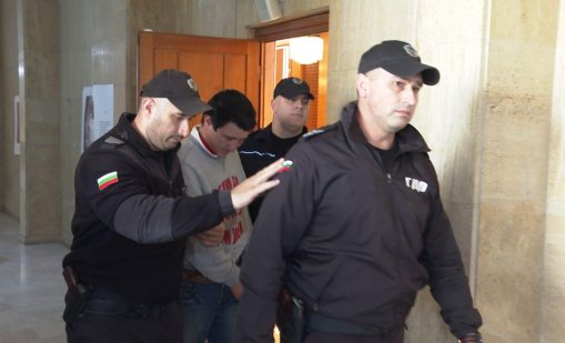 Тройният убиец Фахри остава в ареста