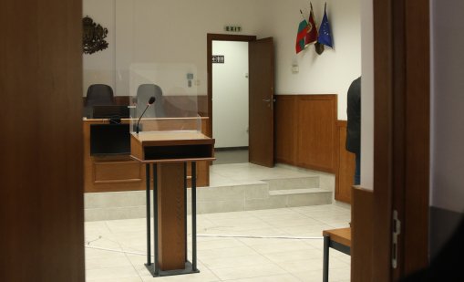 Мъж, заклал майка си, ще лежи в затвора 20 години