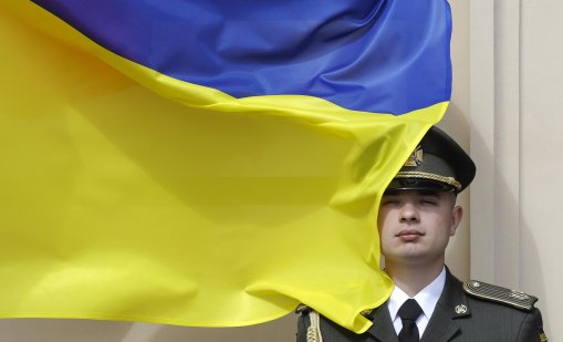 Нов закон позволи на младите украинци да напуснат страната, но ще навреди ли това на армията? 