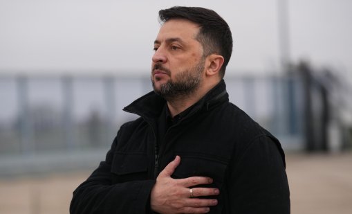 Корупционният скандал в Украйна засилва натиска върху „номер две“ на Зеленски